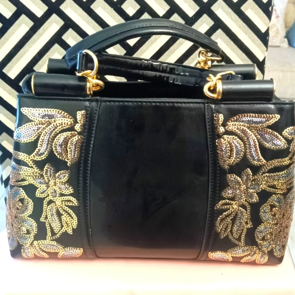 Purse - Picture 1 of 2